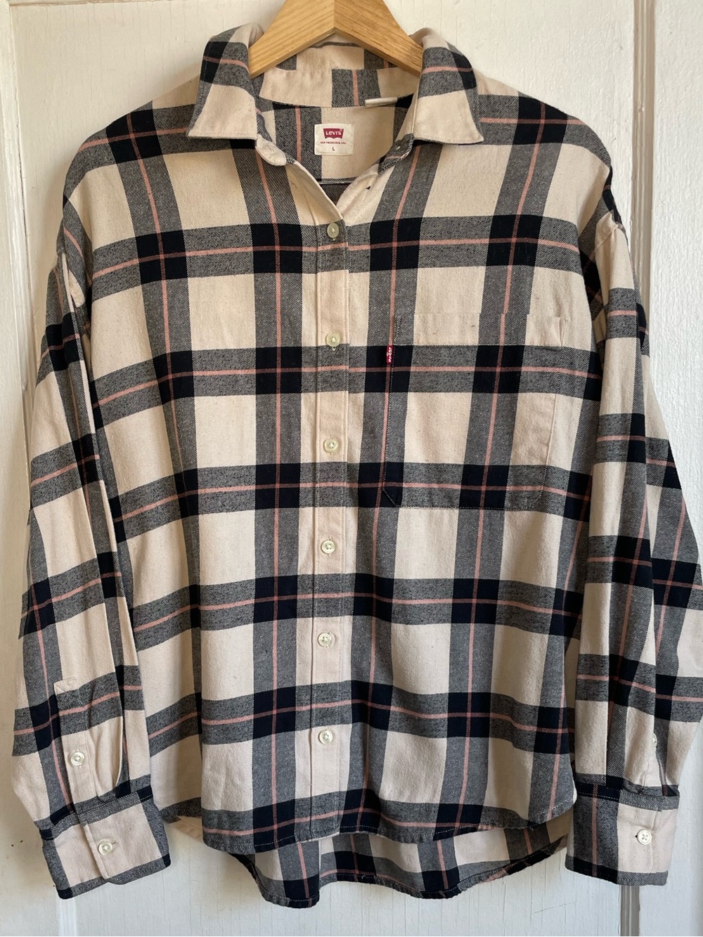 Levi’s Plaid Flannel Button Down Shirt L Cream Black Pink Cotton High Low
